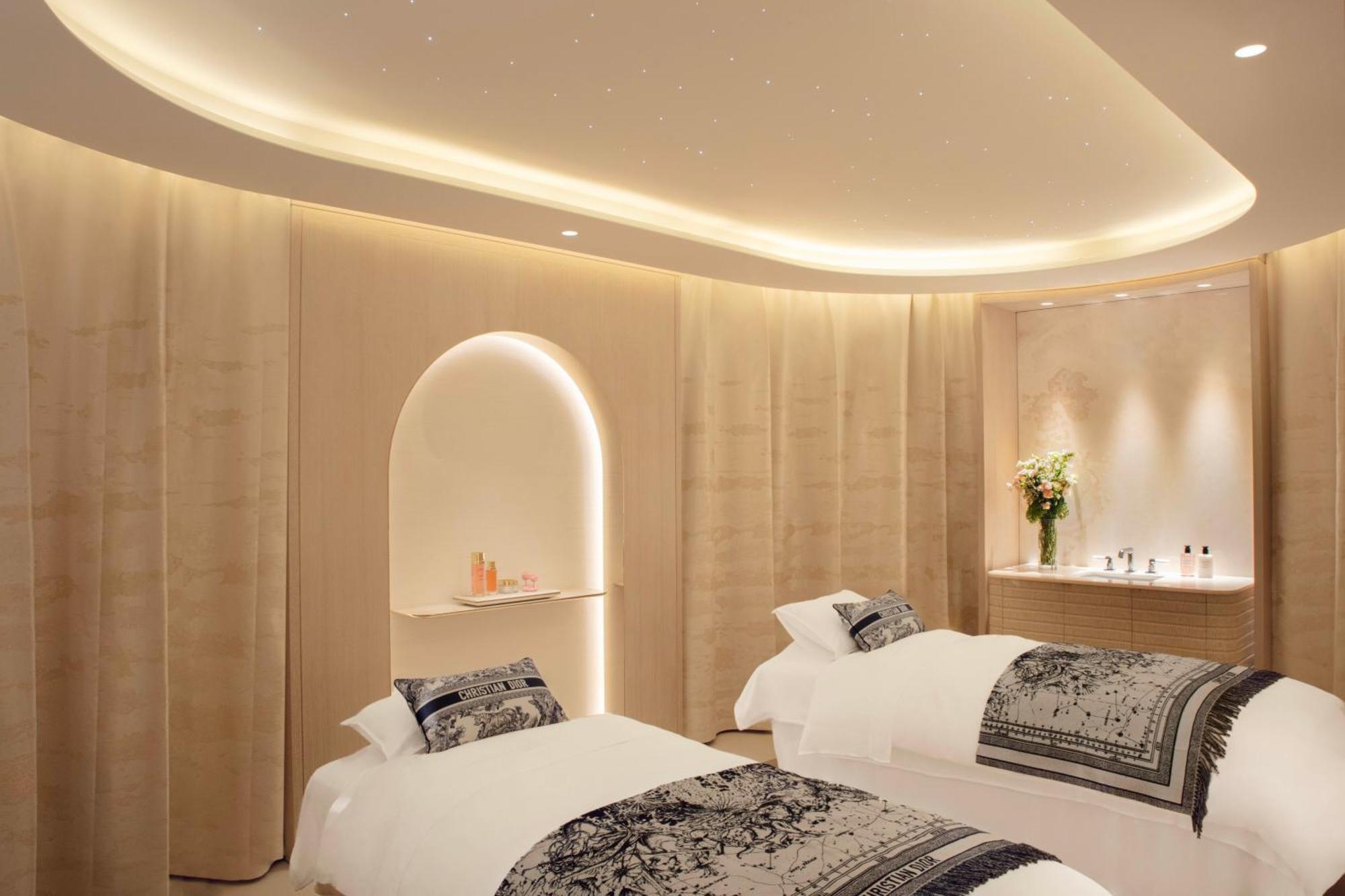 Hôtel Plaza Athénée - Dorchester Collection Parigi Esterno foto