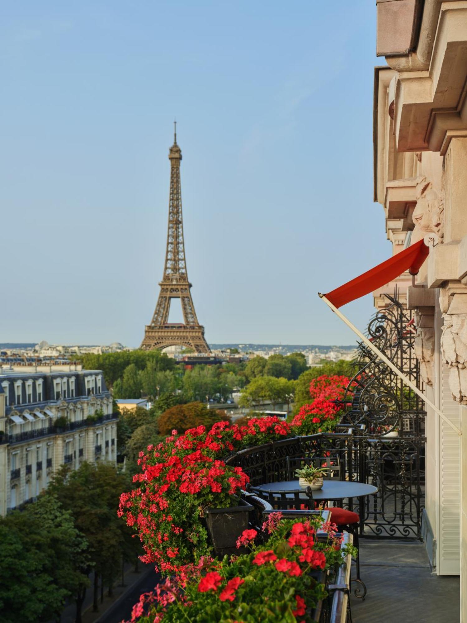 Hôtel Plaza Athénée - Dorchester Collection Parigi Esterno foto