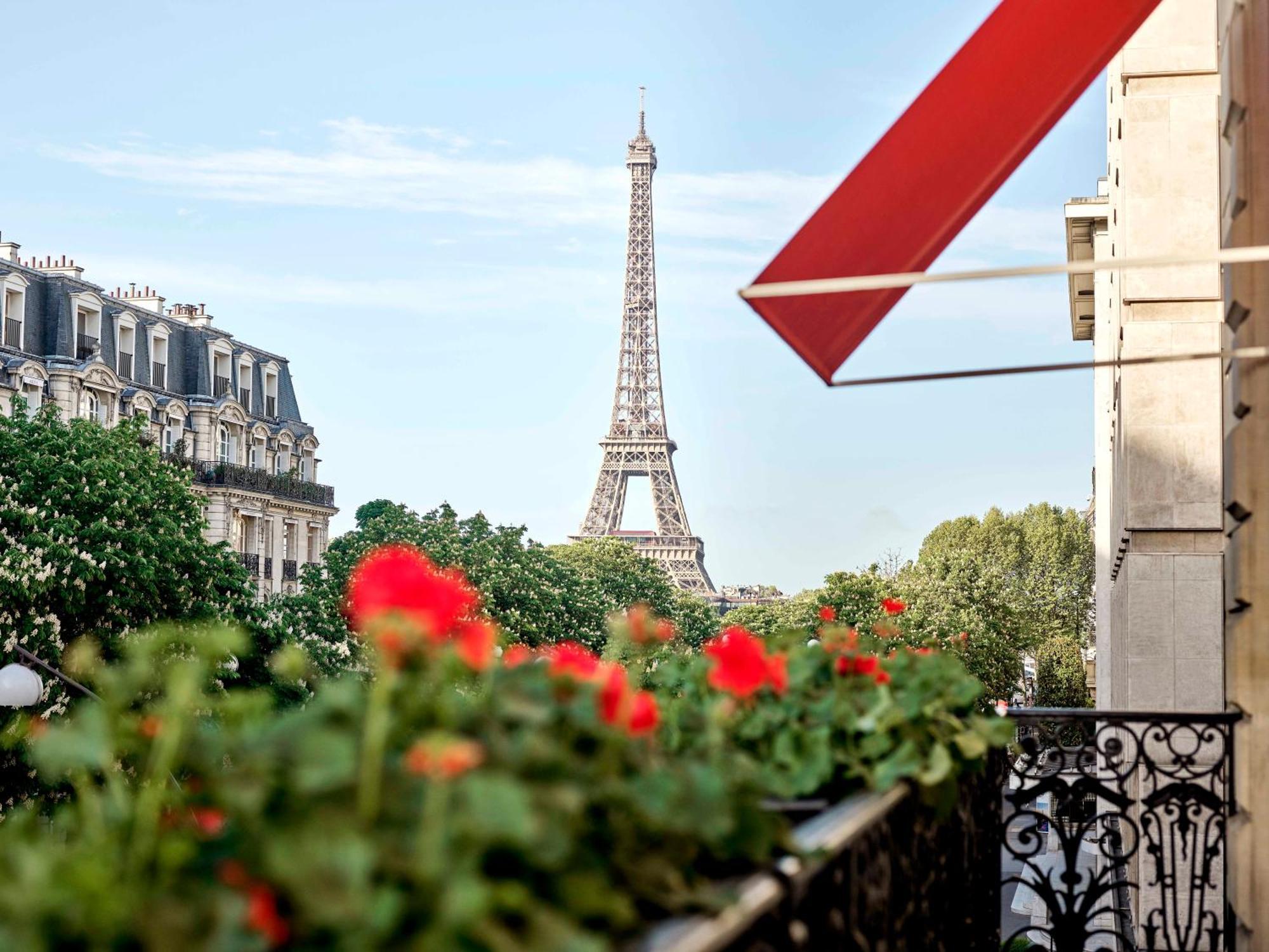 Hôtel Plaza Athénée - Dorchester Collection Parigi Esterno foto