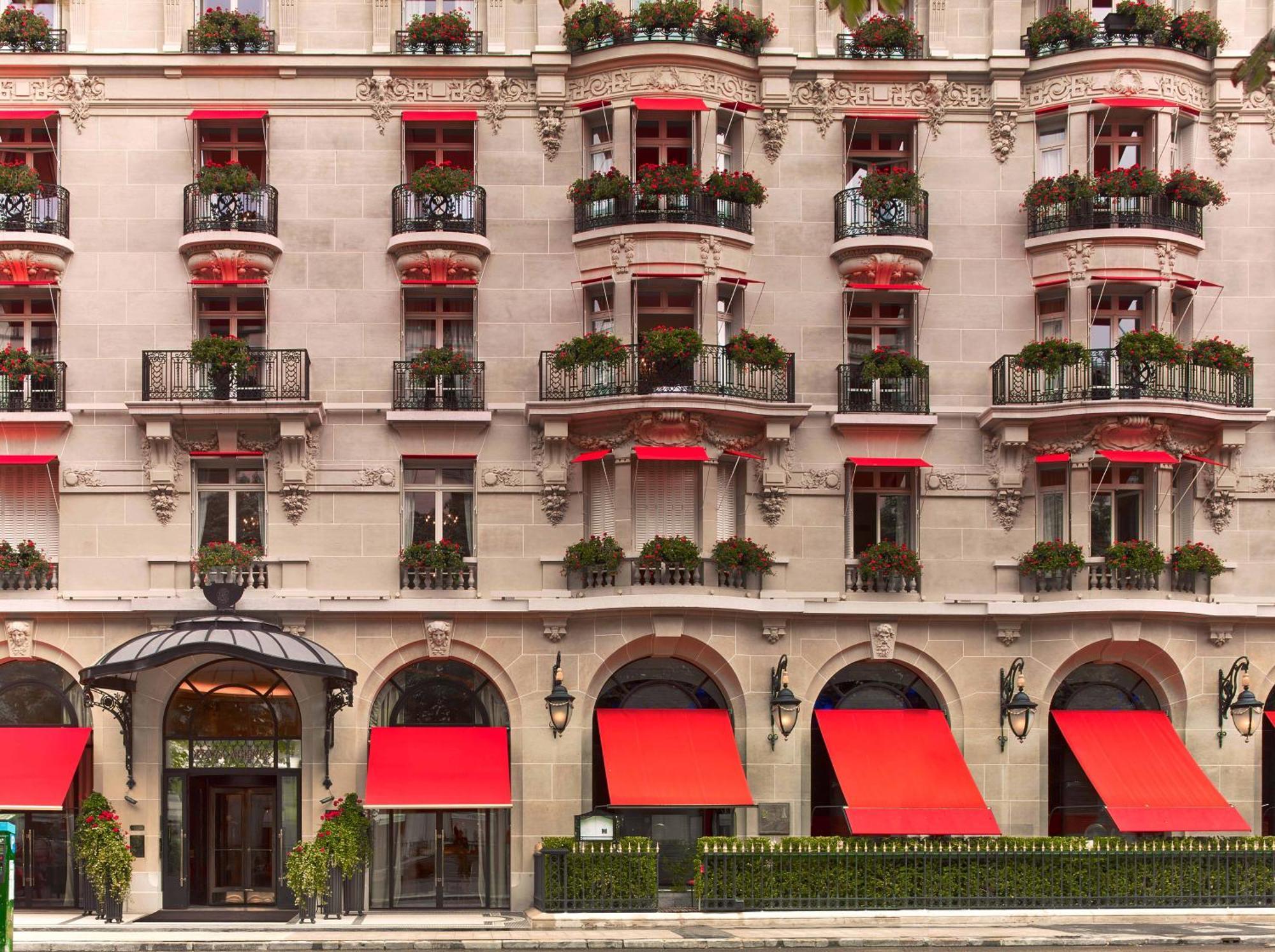 Hôtel Plaza Athénée - Dorchester Collection Parigi Esterno foto