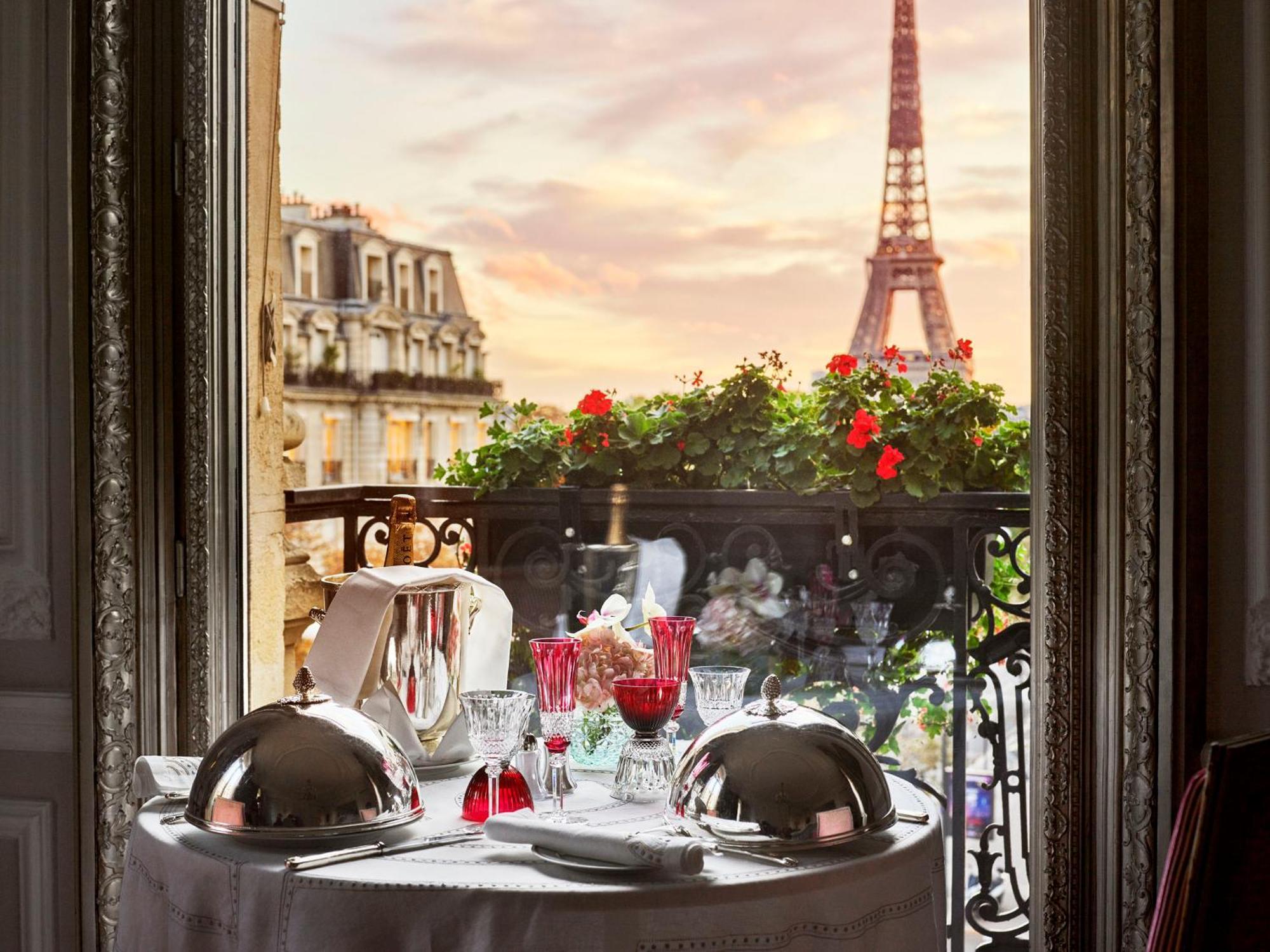 Hôtel Plaza Athénée - Dorchester Collection Parigi Esterno foto