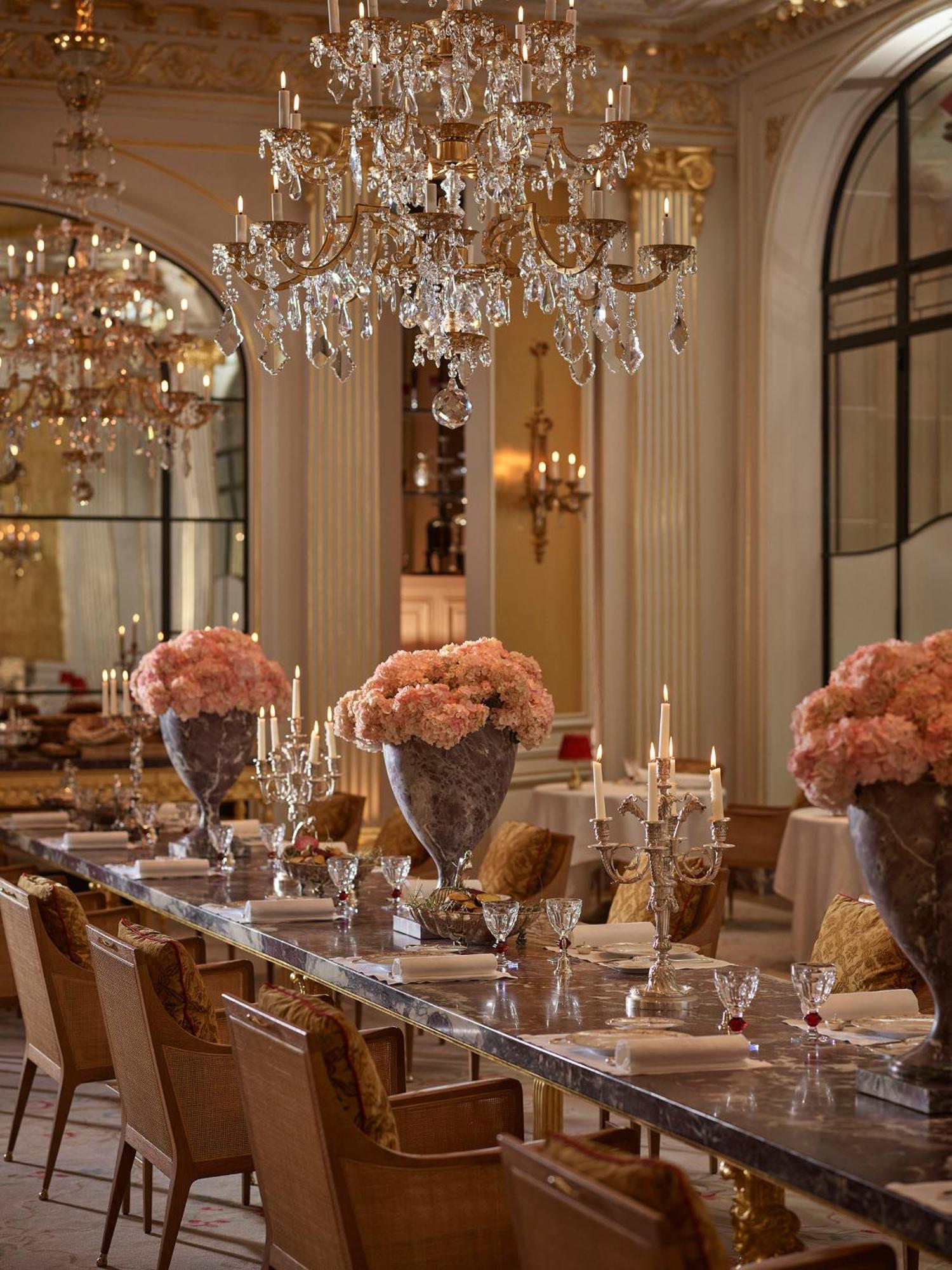 Hôtel Plaza Athénée - Dorchester Collection Parigi Esterno foto