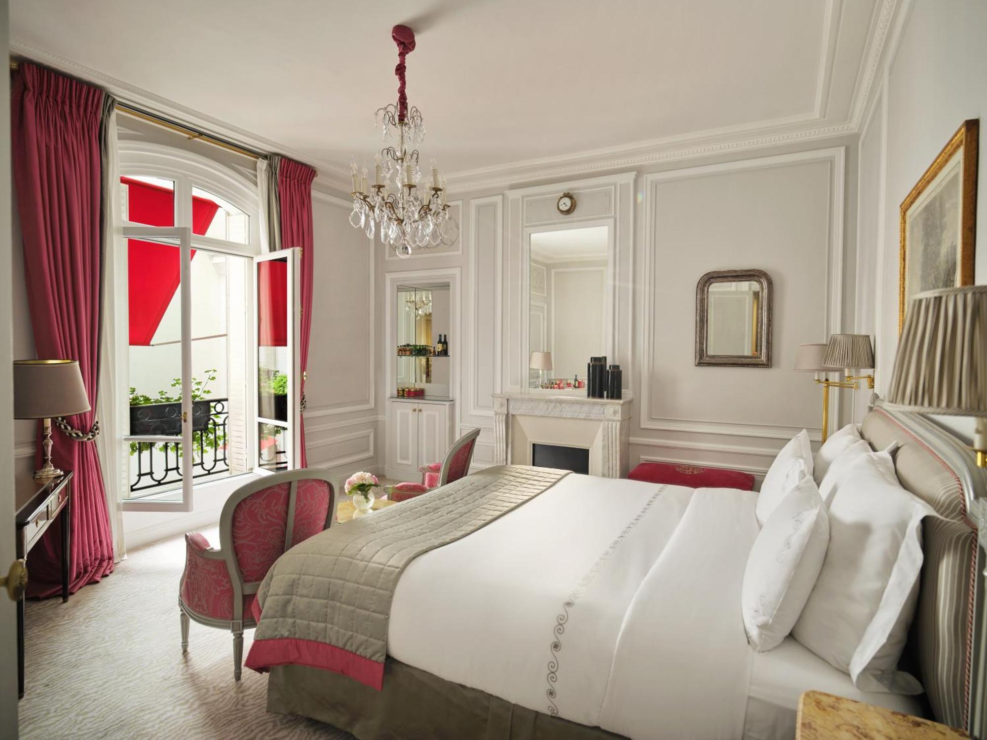Hôtel Plaza Athénée - Dorchester Collection Parigi Esterno foto