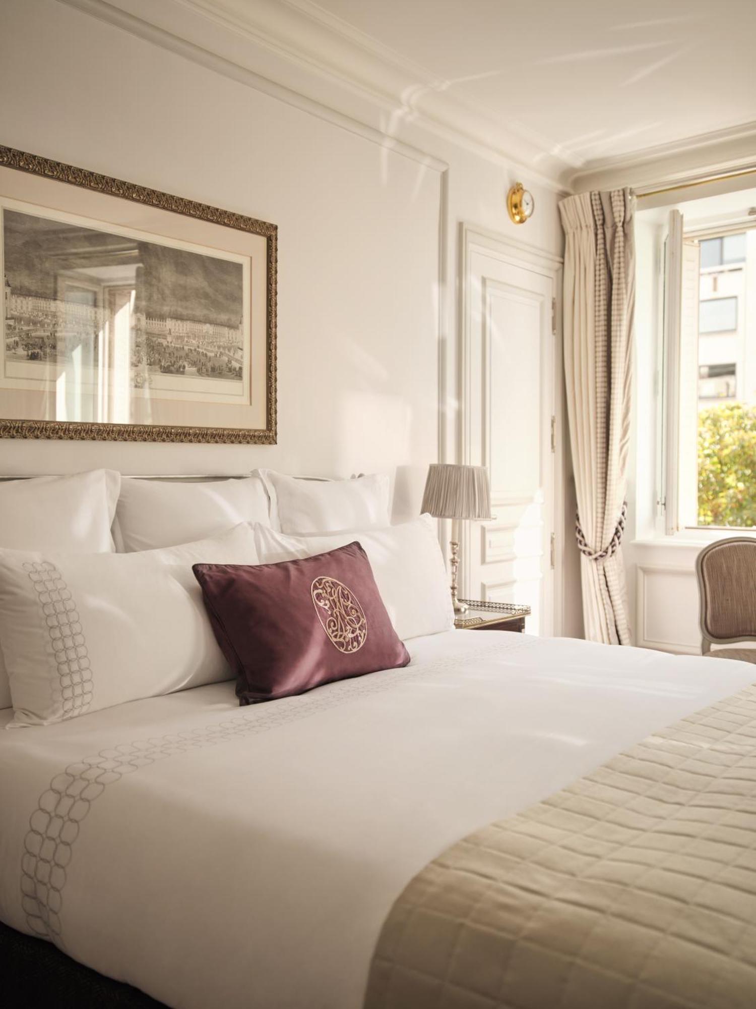 Hôtel Plaza Athénée - Dorchester Collection Parigi Esterno foto