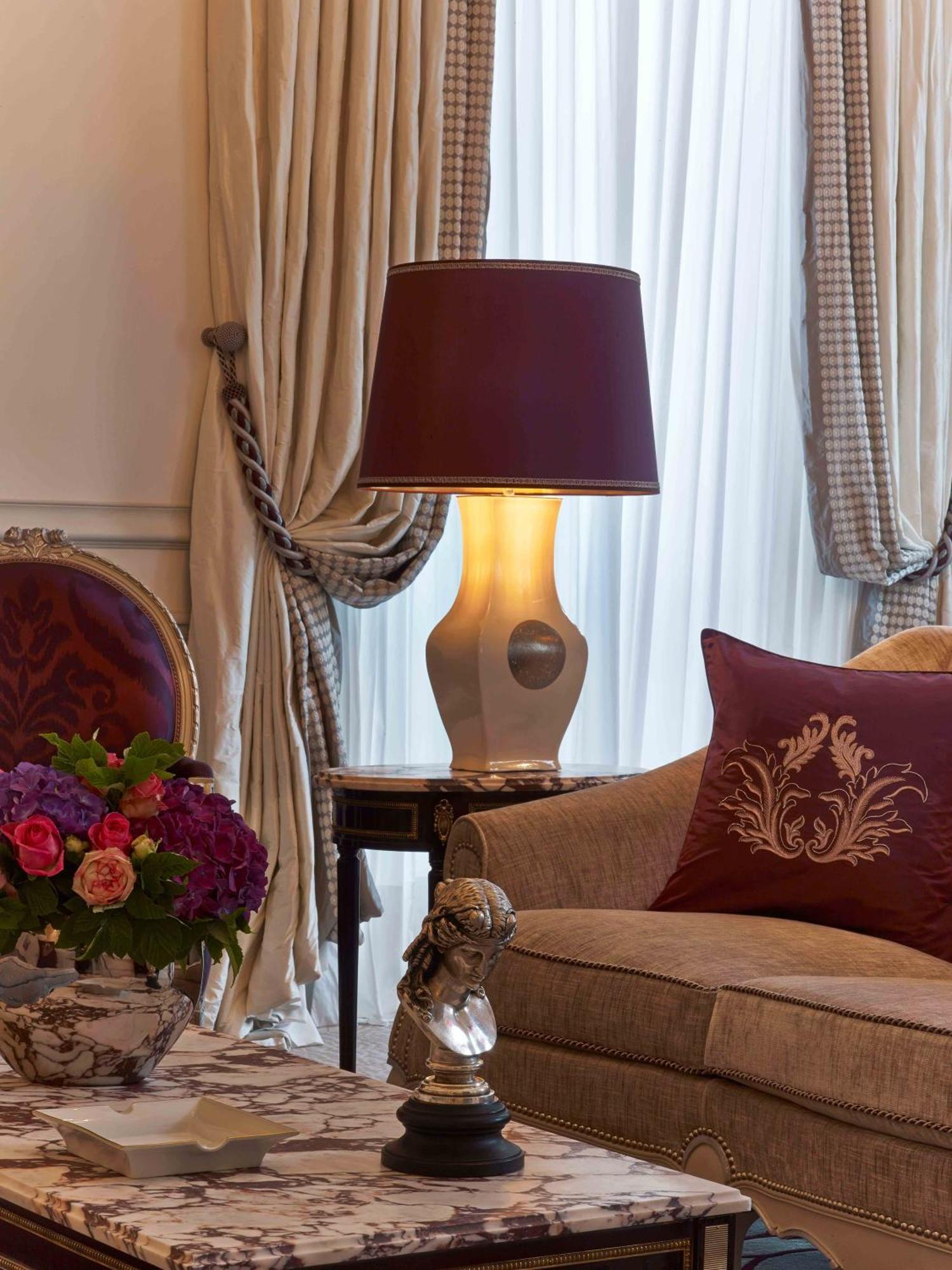 Hôtel Plaza Athénée - Dorchester Collection Parigi Esterno foto