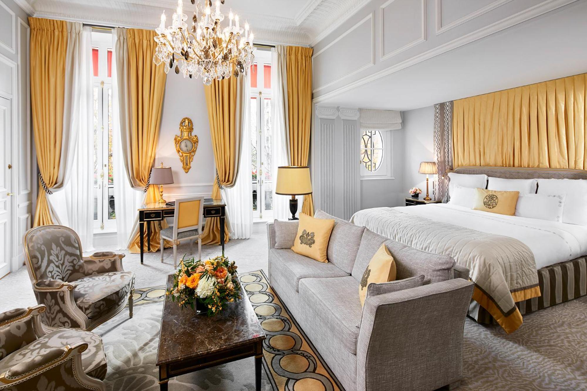 Hôtel Plaza Athénée - Dorchester Collection Parigi Esterno foto