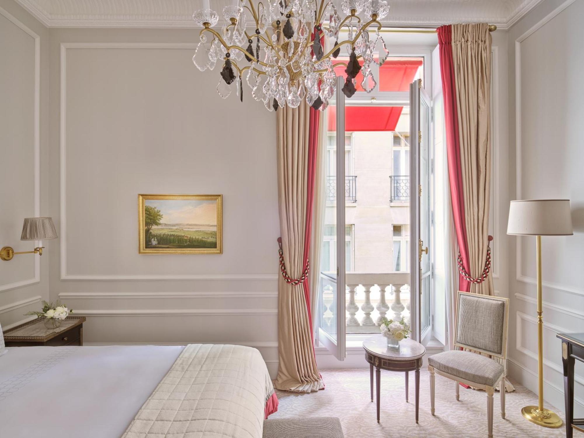 Hôtel Plaza Athénée - Dorchester Collection Parigi Esterno foto