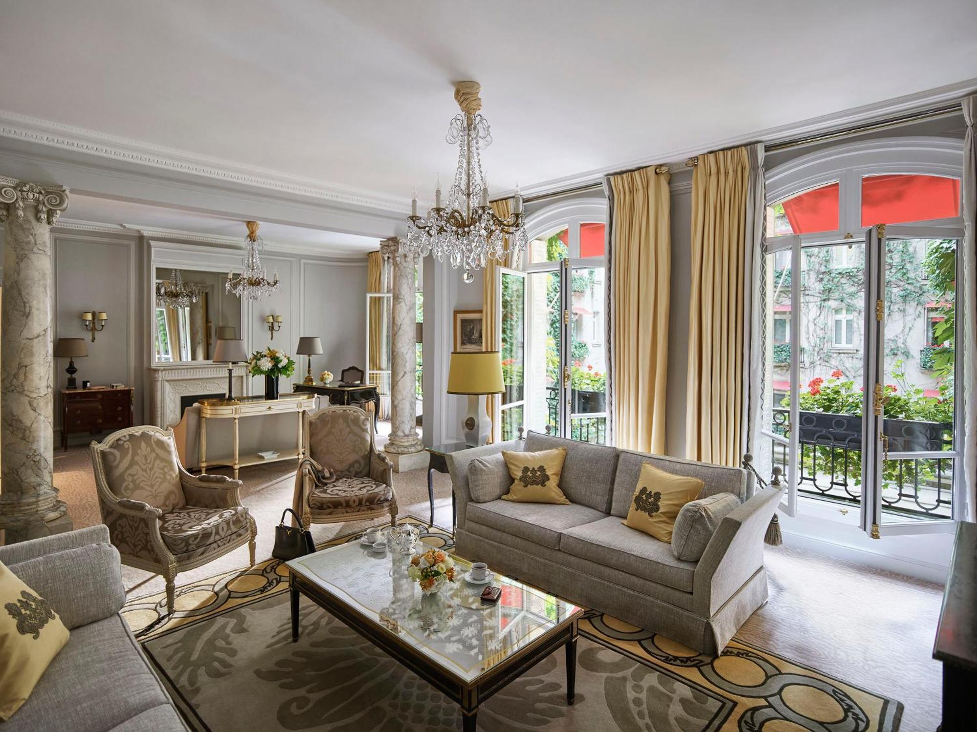 Hôtel Plaza Athénée - Dorchester Collection Parigi Esterno foto