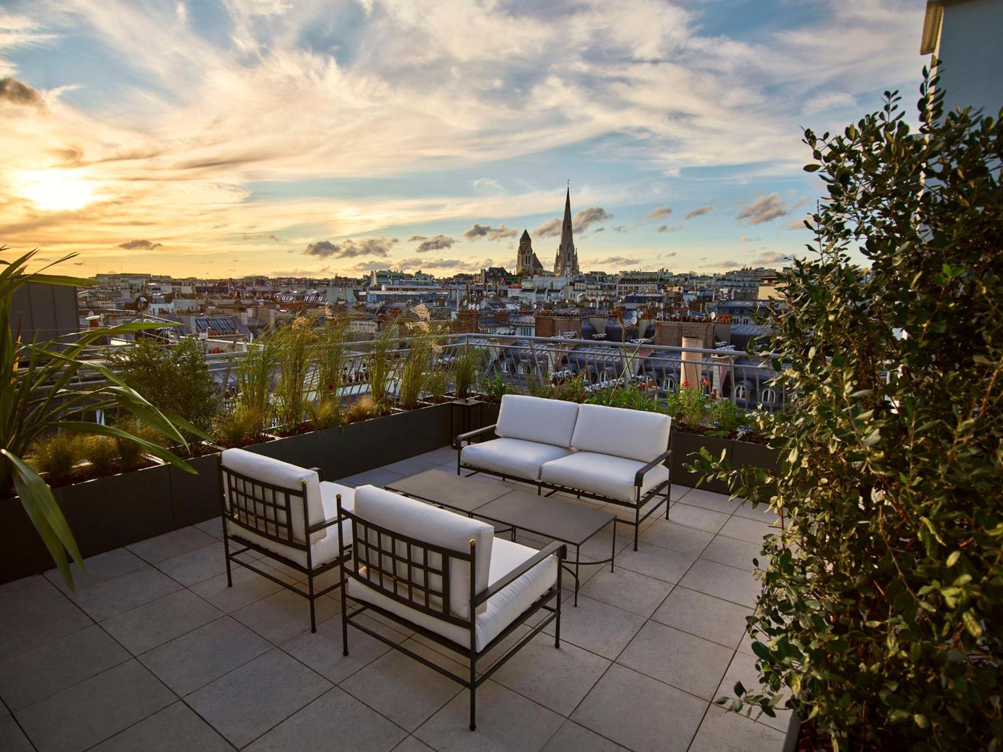 Hôtel Plaza Athénée - Dorchester Collection Parigi Esterno foto