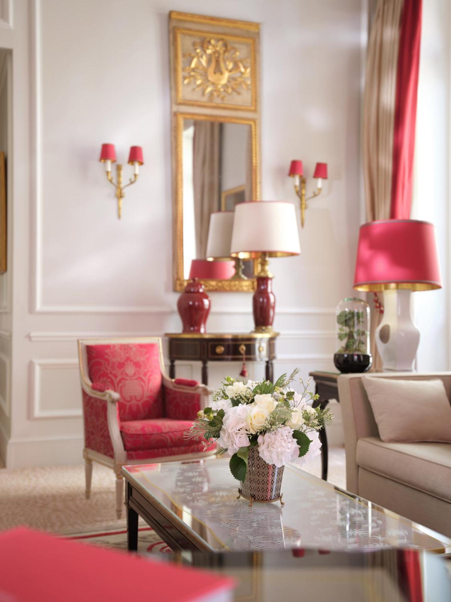 Hôtel Plaza Athénée - Dorchester Collection Parigi Esterno foto