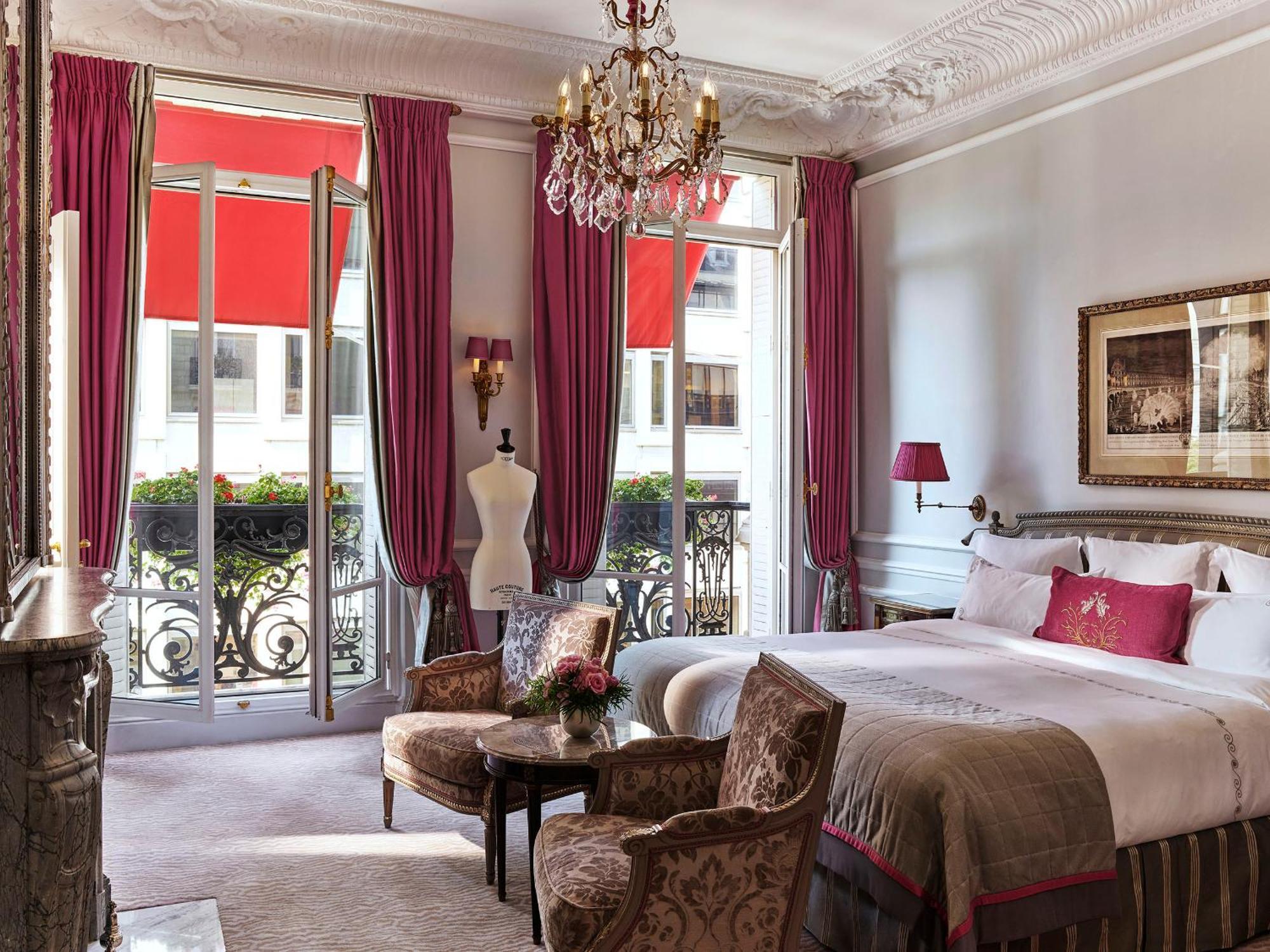 Hôtel Plaza Athénée - Dorchester Collection Parigi Esterno foto