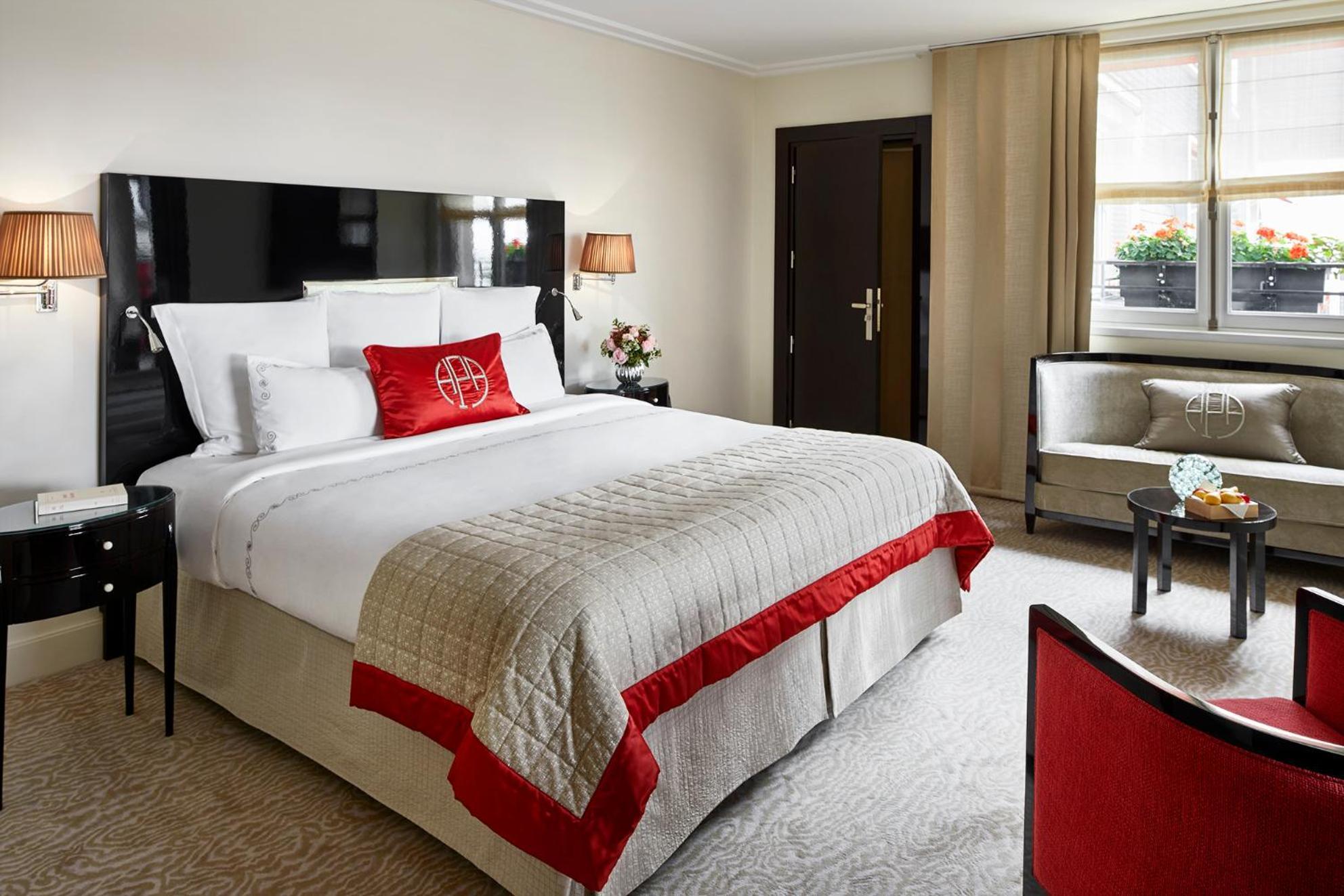 Hôtel Plaza Athénée - Dorchester Collection Parigi Esterno foto