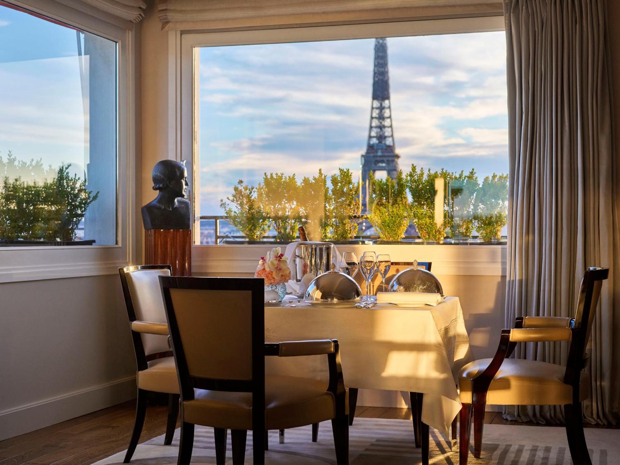Hôtel Plaza Athénée - Dorchester Collection Parigi Esterno foto