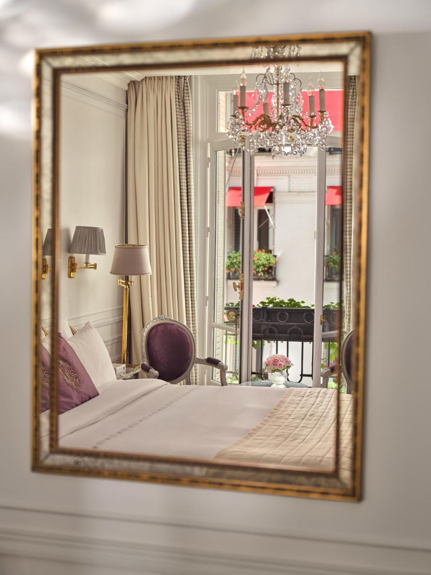 Hôtel Plaza Athénée - Dorchester Collection Parigi Esterno foto