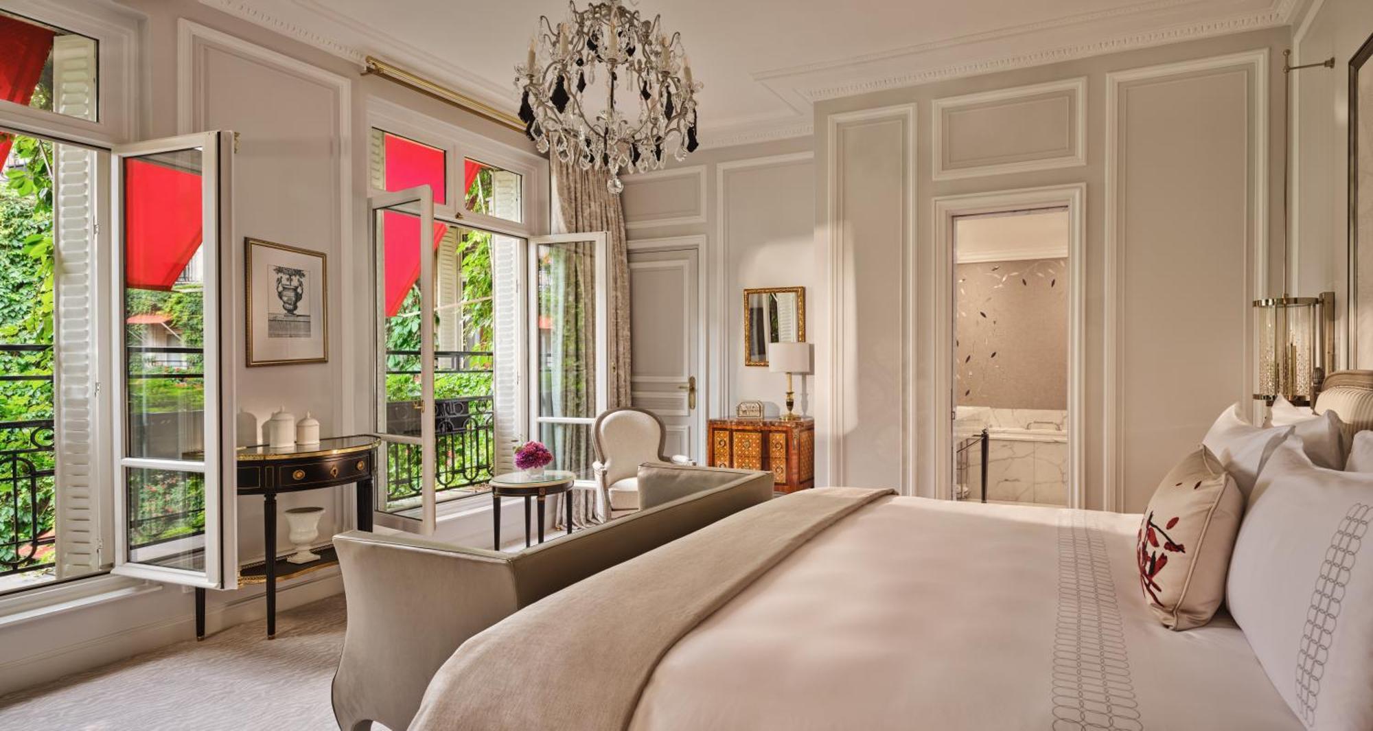Hôtel Plaza Athénée - Dorchester Collection Parigi Esterno foto